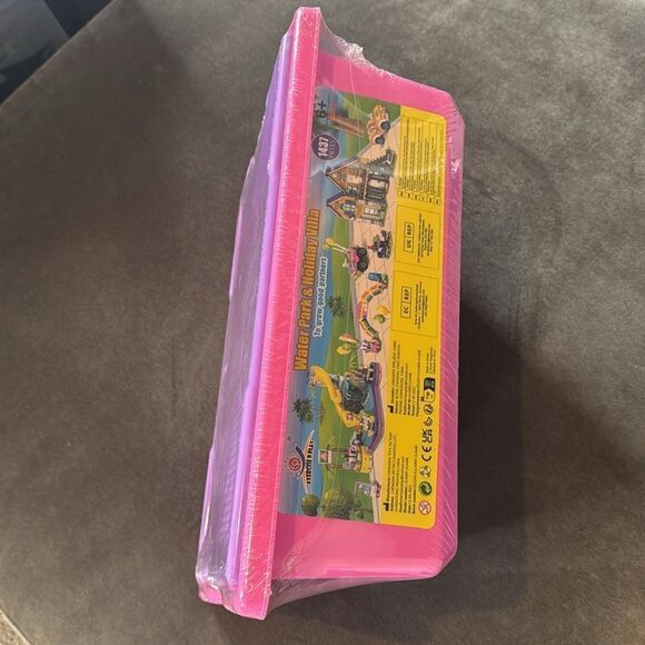 Water Park & Holiday Villa Building Blocks in Storage Box Brand New - Picture 6 of 10